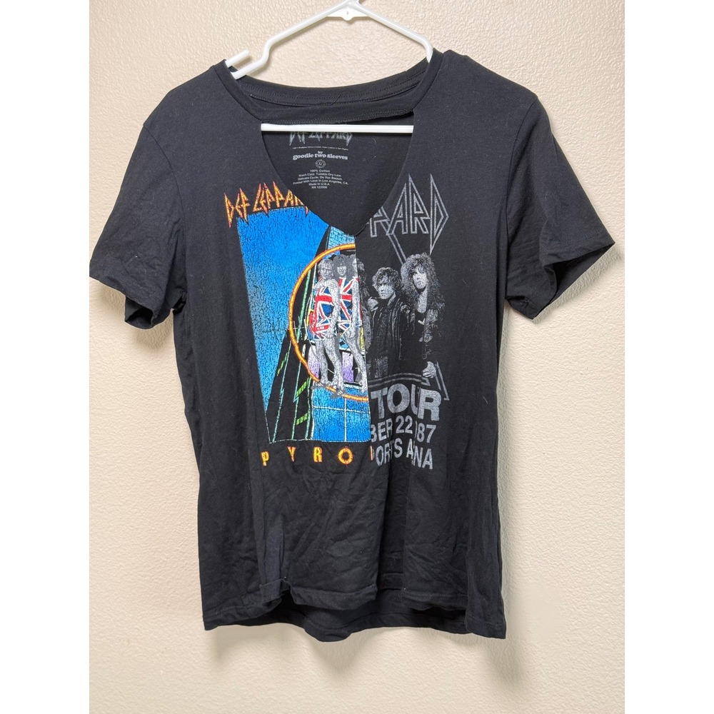 Def Leppard Pyromania 1983 Tour Graphic Tee Black Cutout V-Neck XL Goodie Sleeve